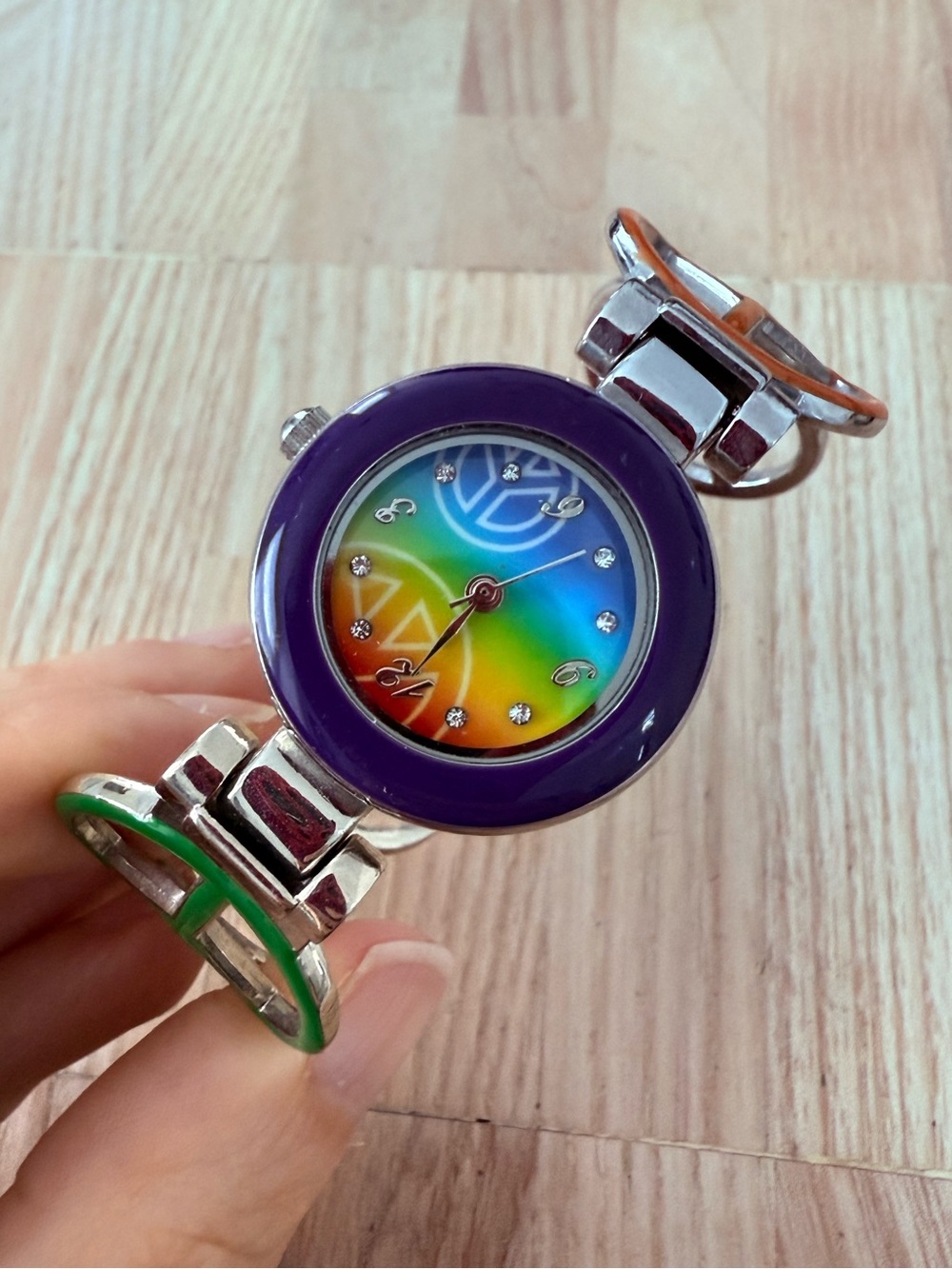 Unbranded ladies rainbow peace sign hinged cuff bracelet watch NEW BATTERY - Picture 2 of 10